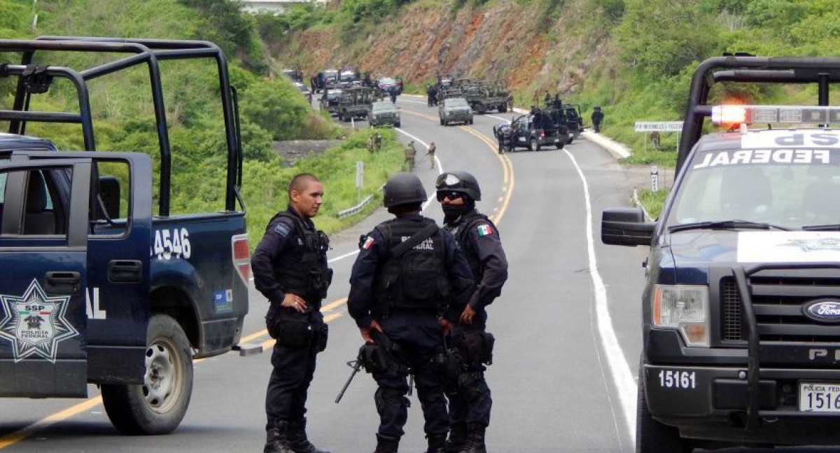 Emboscada a policías deja a dos uniformados muertos en Michoacán