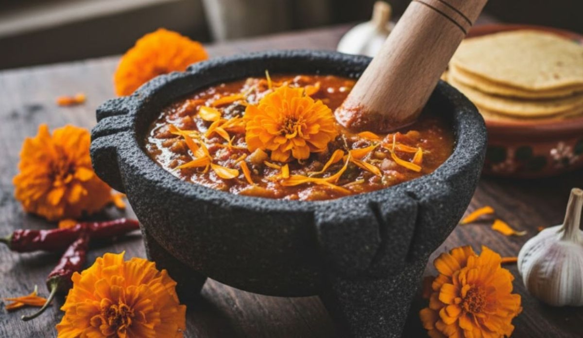 Salsa cremosa de flor de cempasúchil para platillos mexicanos