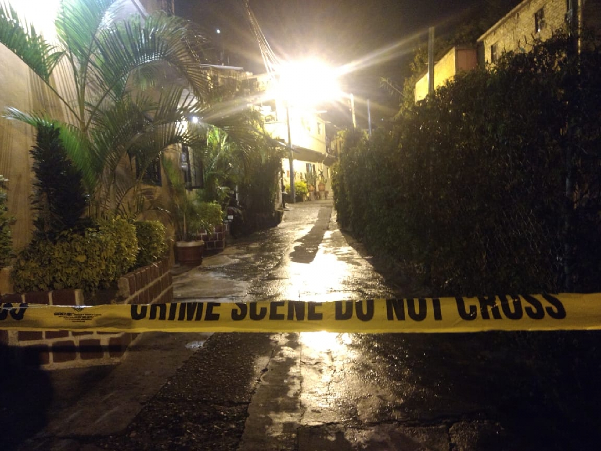 Asesinan a tiros a un hombre dentro de una vivienda, en Sacatierra