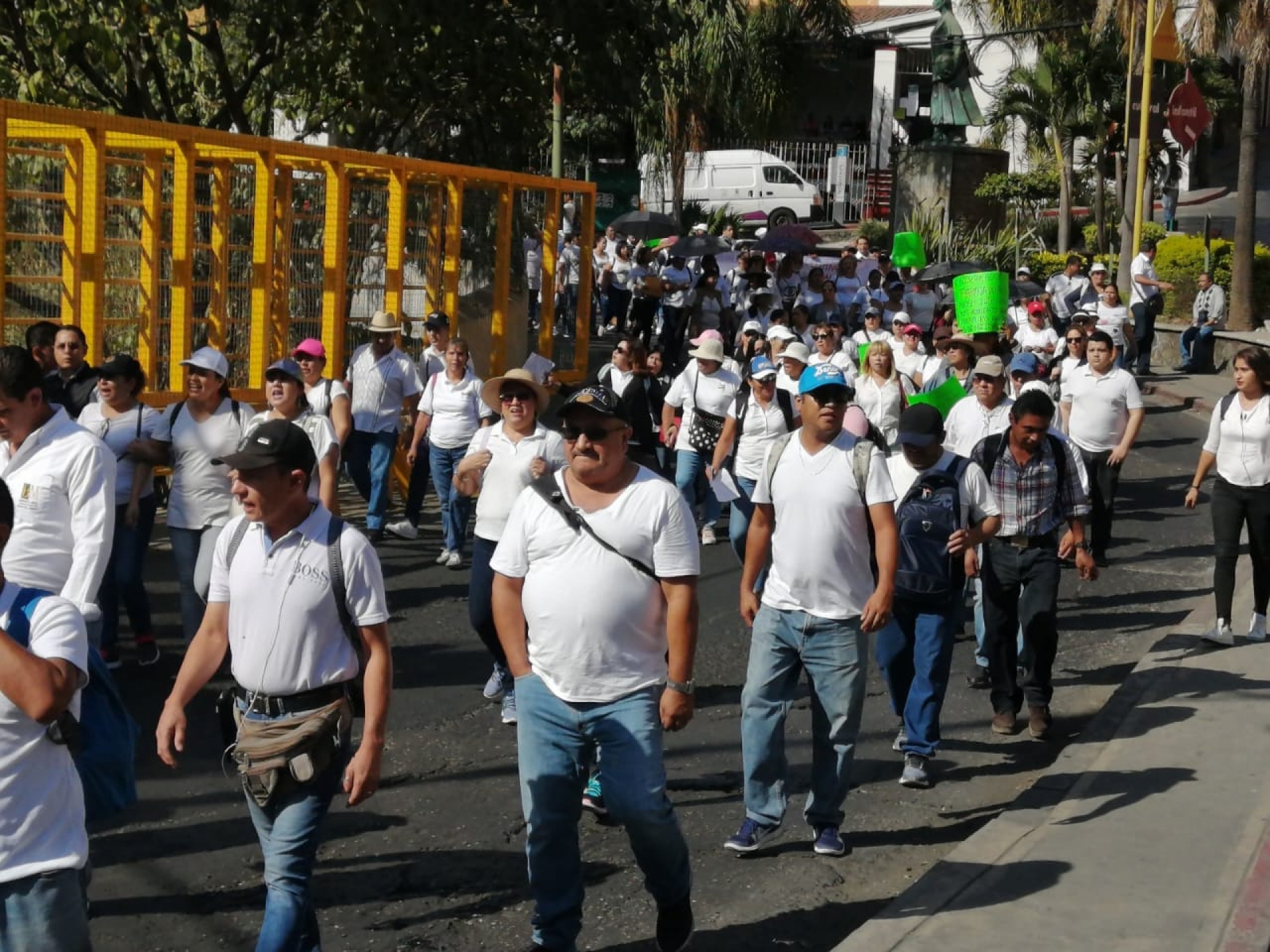 Se manifiestan trabajadores del Poder Judicial; exigen incremento salarial