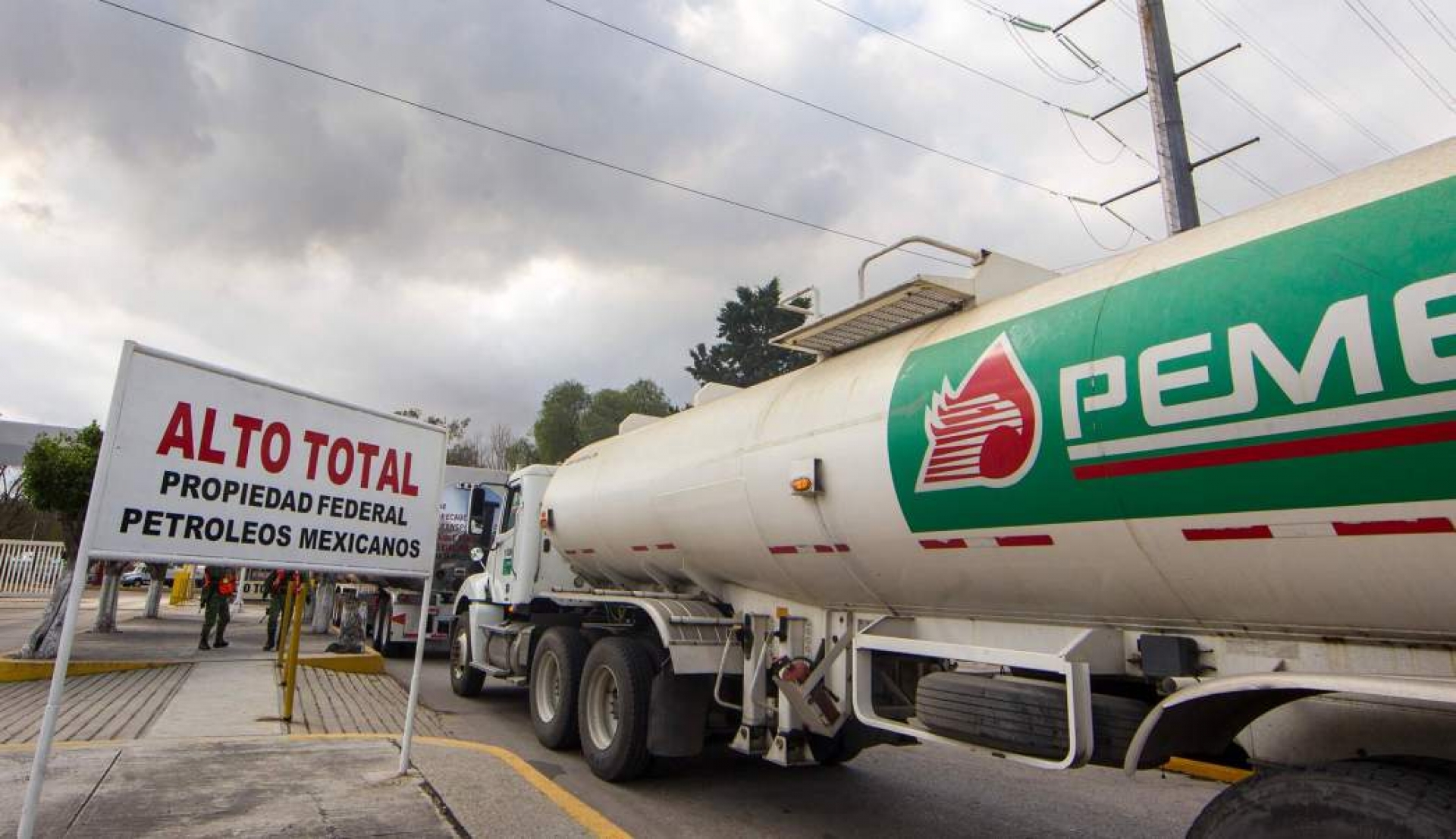 Roban pipa cargada con 25 mil litros de gasolina en Guanajuato