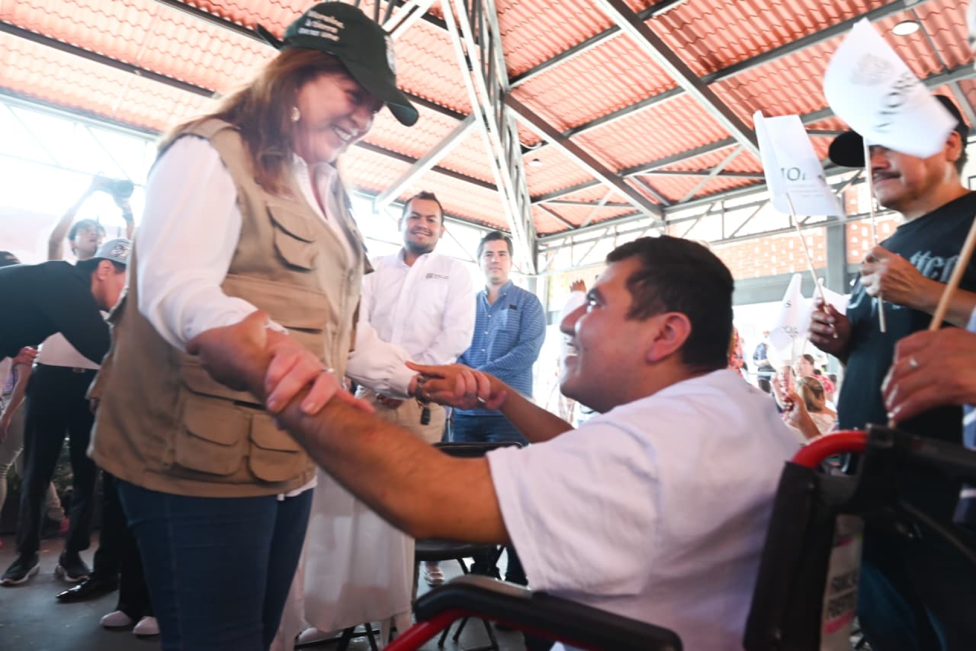 Recibe población vulnerable de Miacatlán aparatos funcionales y servicios gratuitos del gobierno de 'La tierra que nos une'