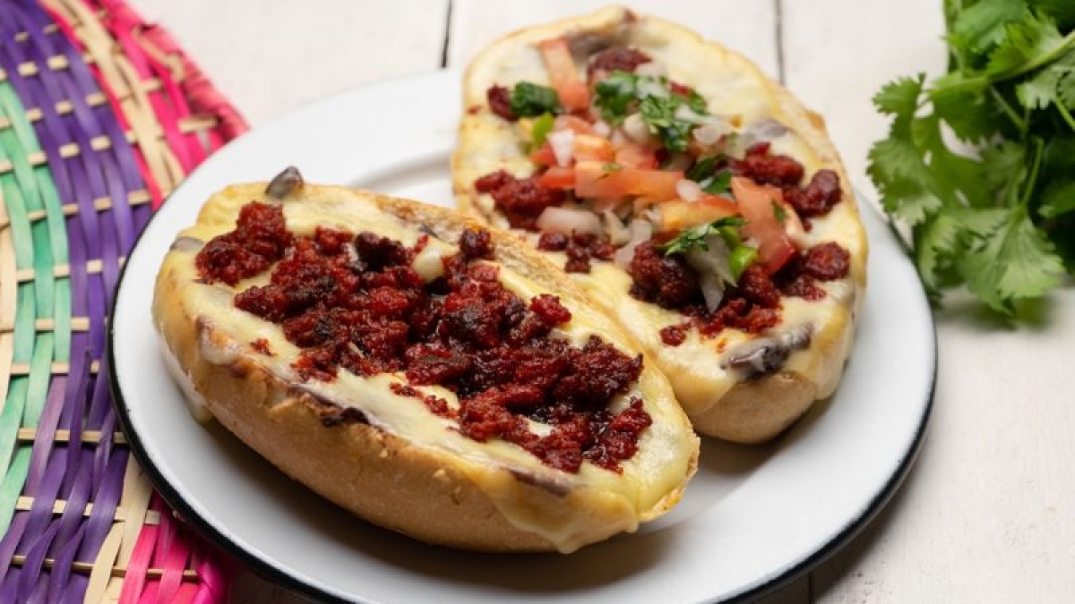 Desayuno rápido: prepara unos ricos molletes con longaniza doradita para comenzar tu día