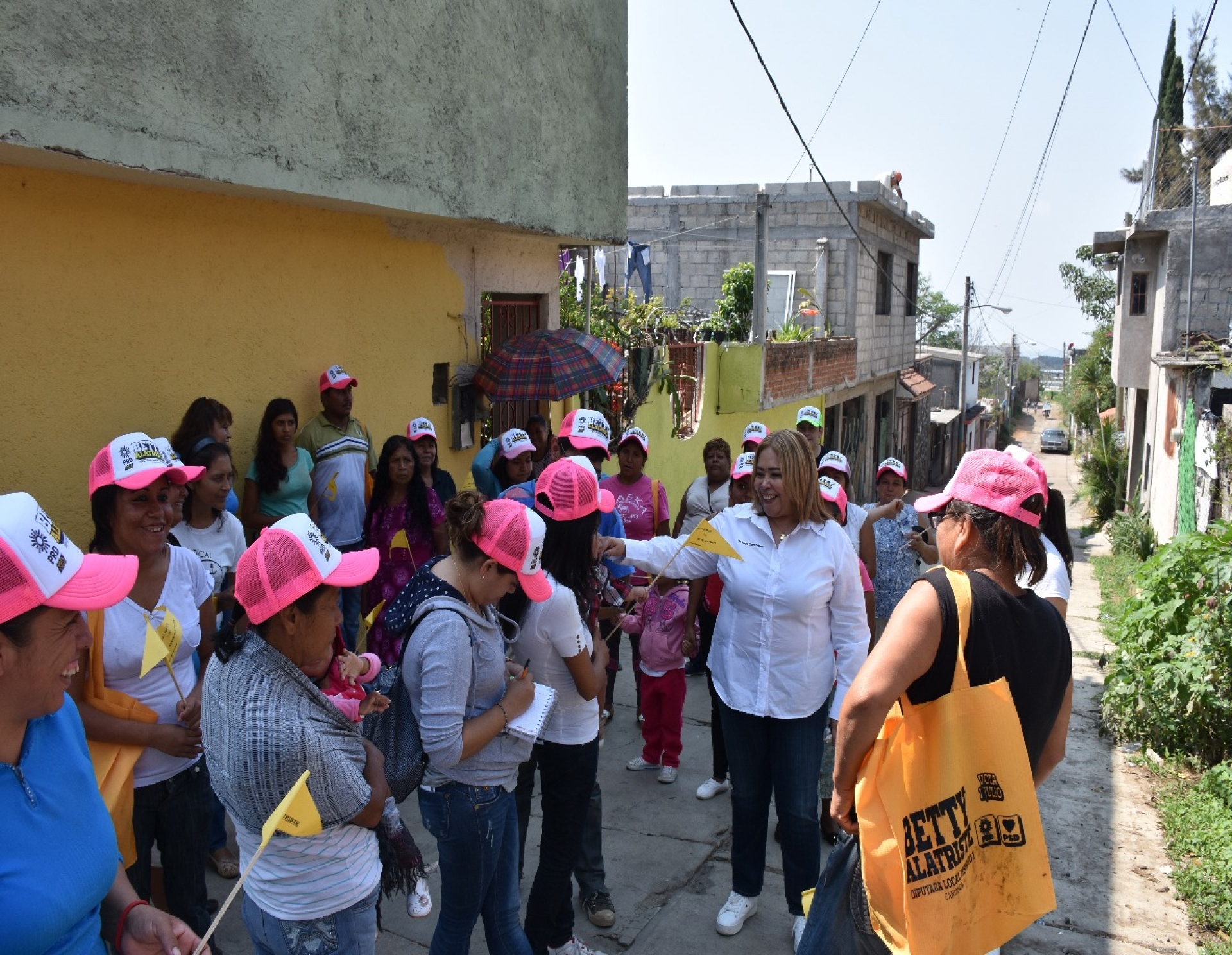 Pobladores de Texcaltepec apoyan candidatura de Beatriz Vicera