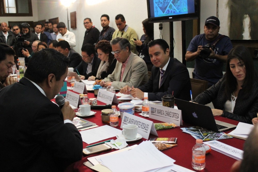 Secretarios evadieron cuestionamientos de diputados