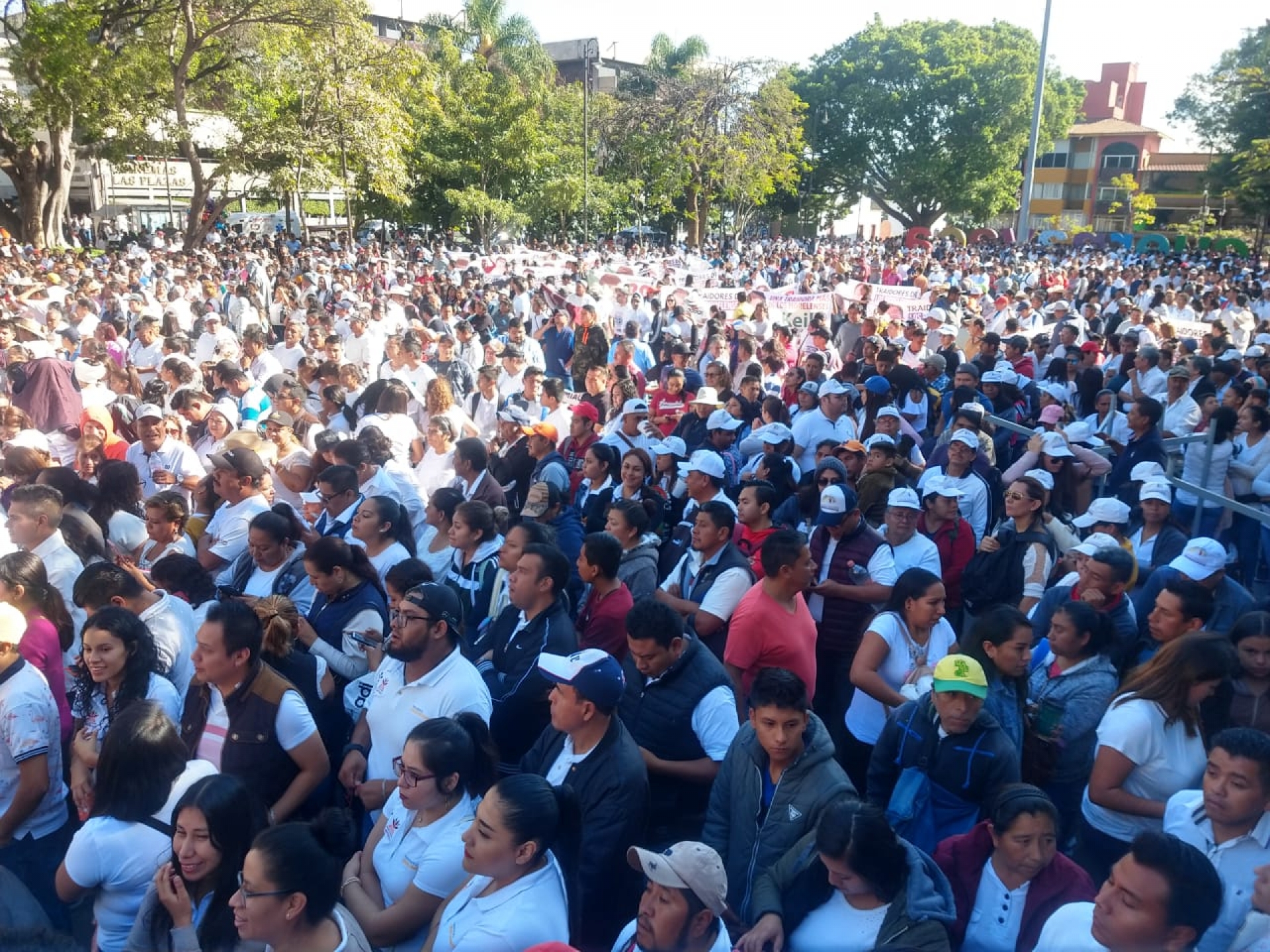 Alcaldes se concentraron en la plaza de armas de Cuernavaca