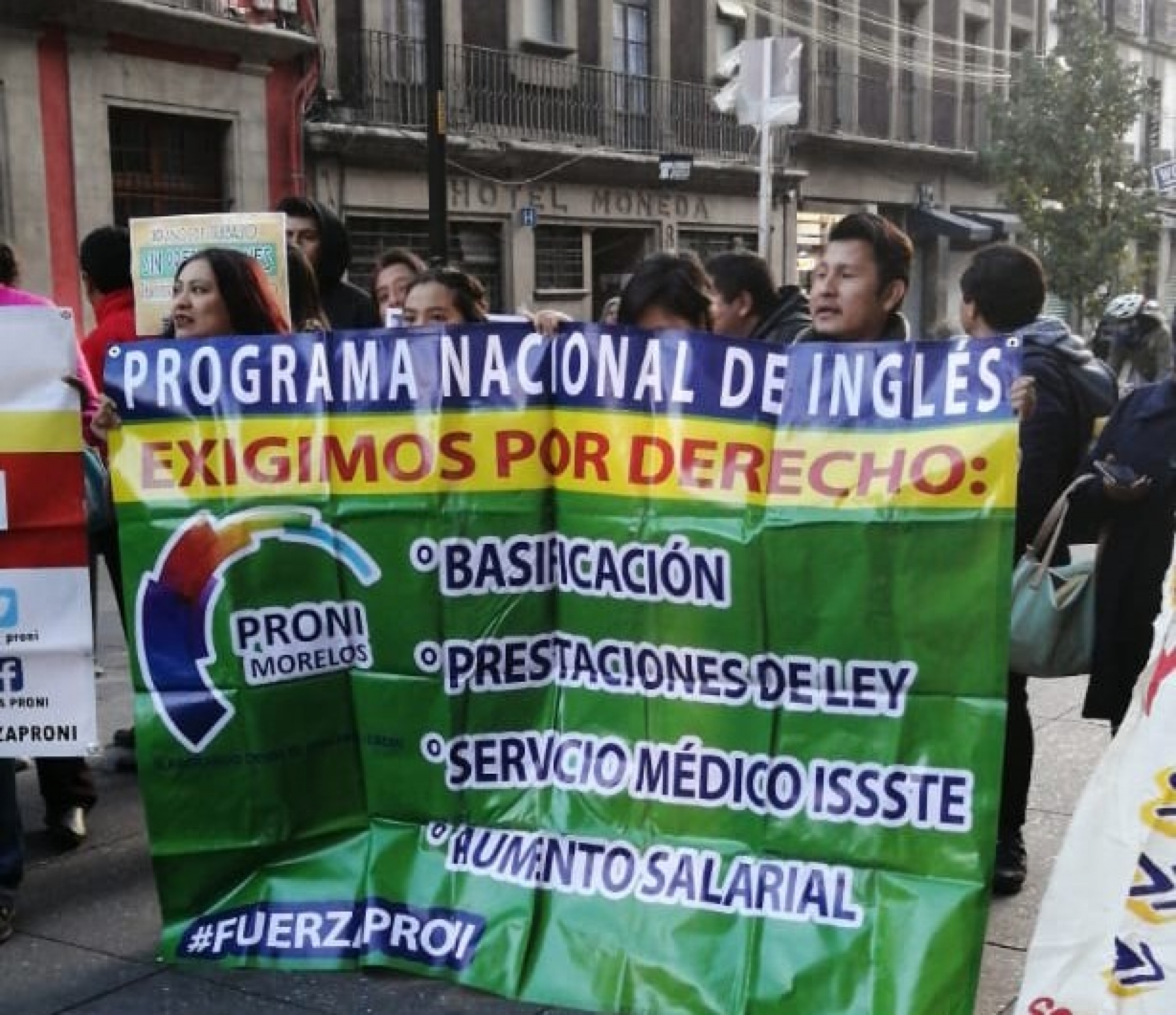Denuncian maestros del Programa Nacional de Inglés que no han recibido pago de salario