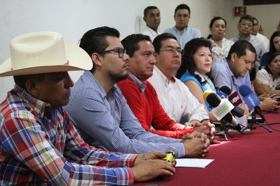 Anuncian diálogo hoy para resolver conflicto legislativo