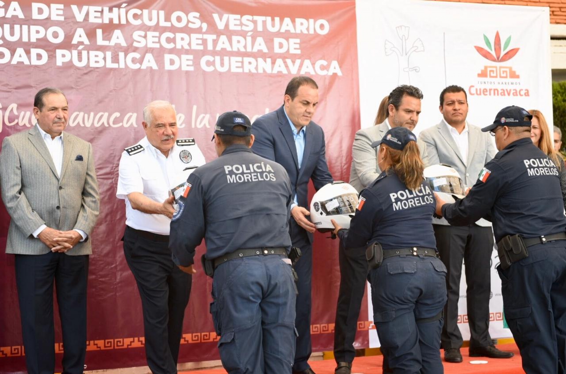Entregan vehículos y equipo a la Secretaría de Seguridad Pública de Cuernavaca