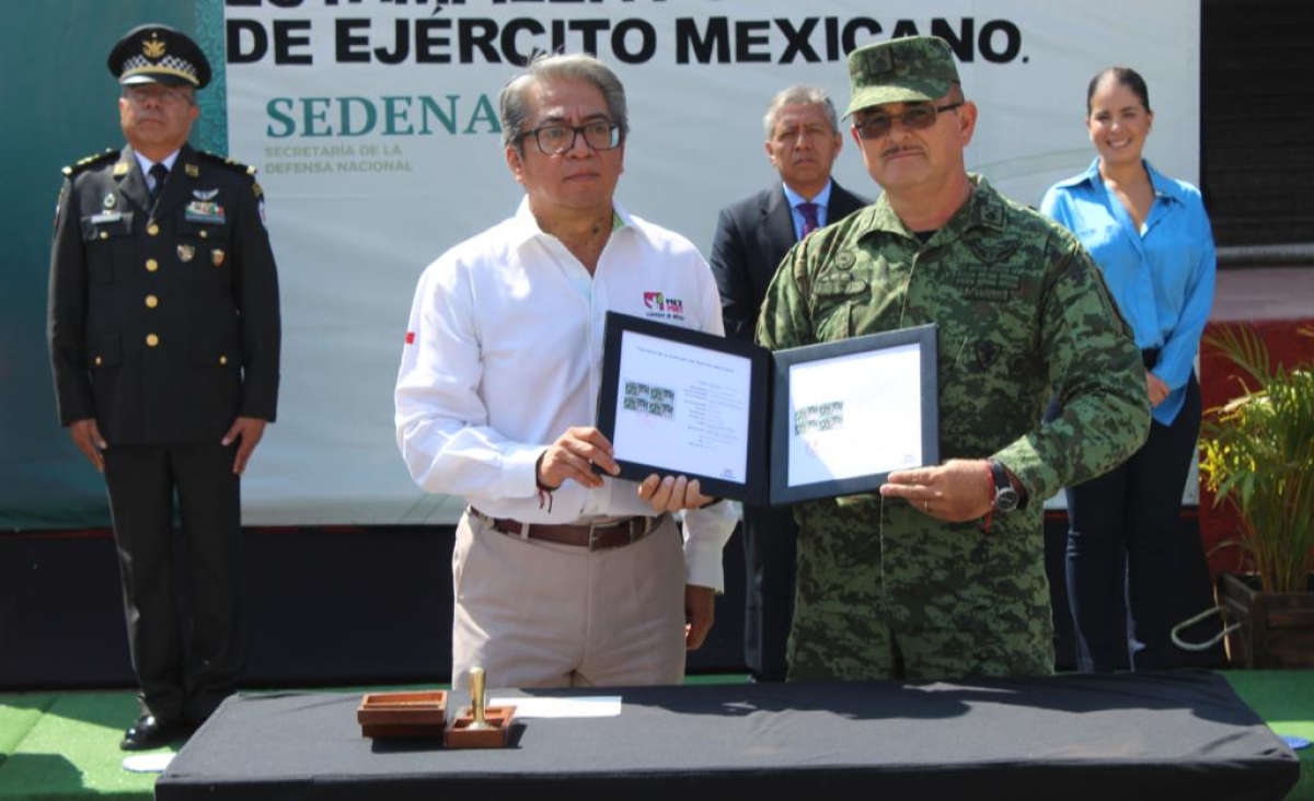 Replican cancelación de estampilla postal por los '110 años del Ejército Mexicano'