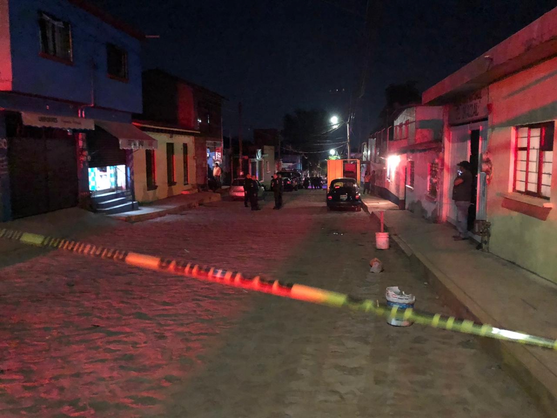 Hieren a dos hombres a balazos en Santa María Ahuacatitlán
