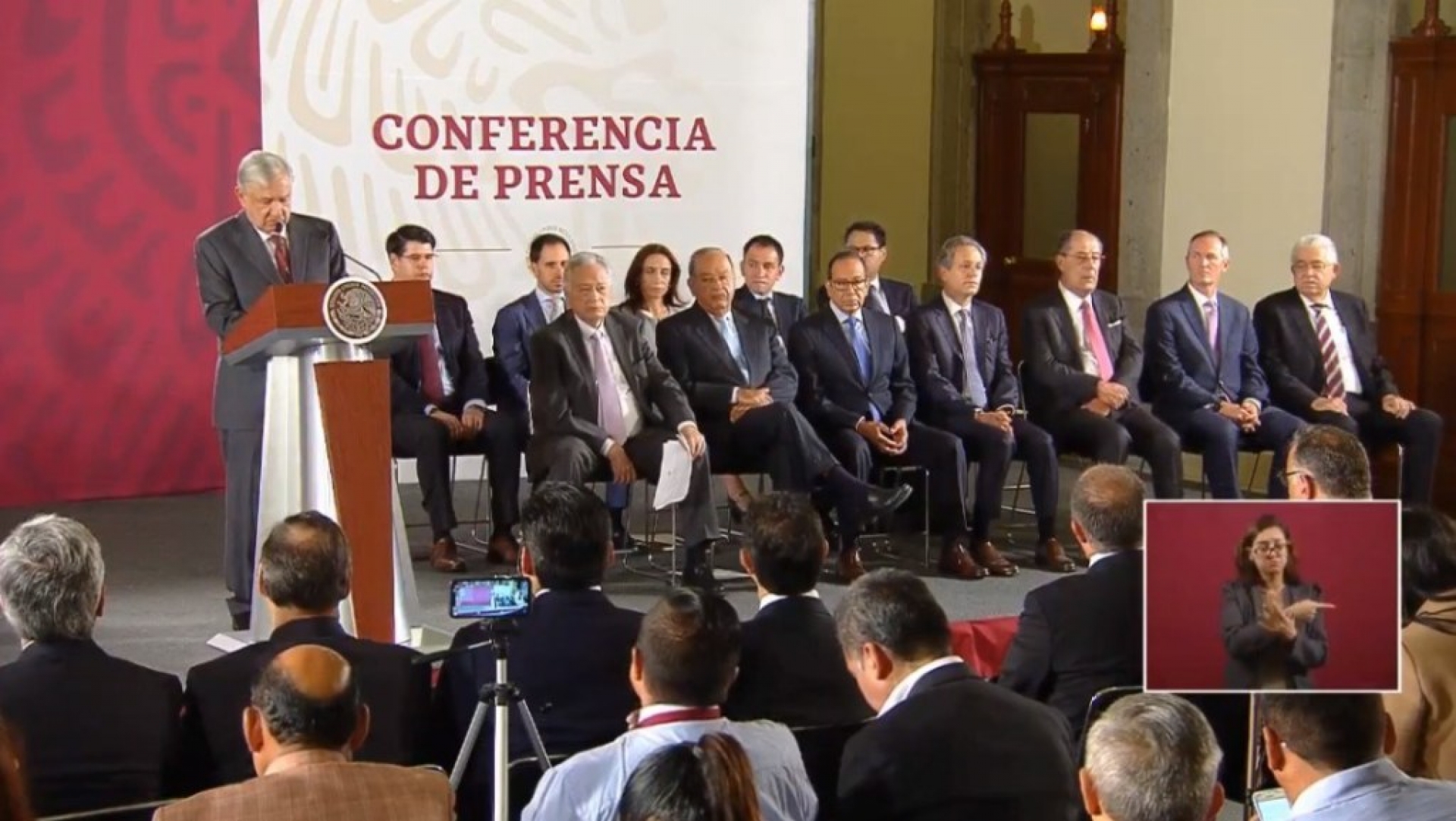 Empresarios de CCE y Slim confían en crecimiento de México; apoyan desarrollo
