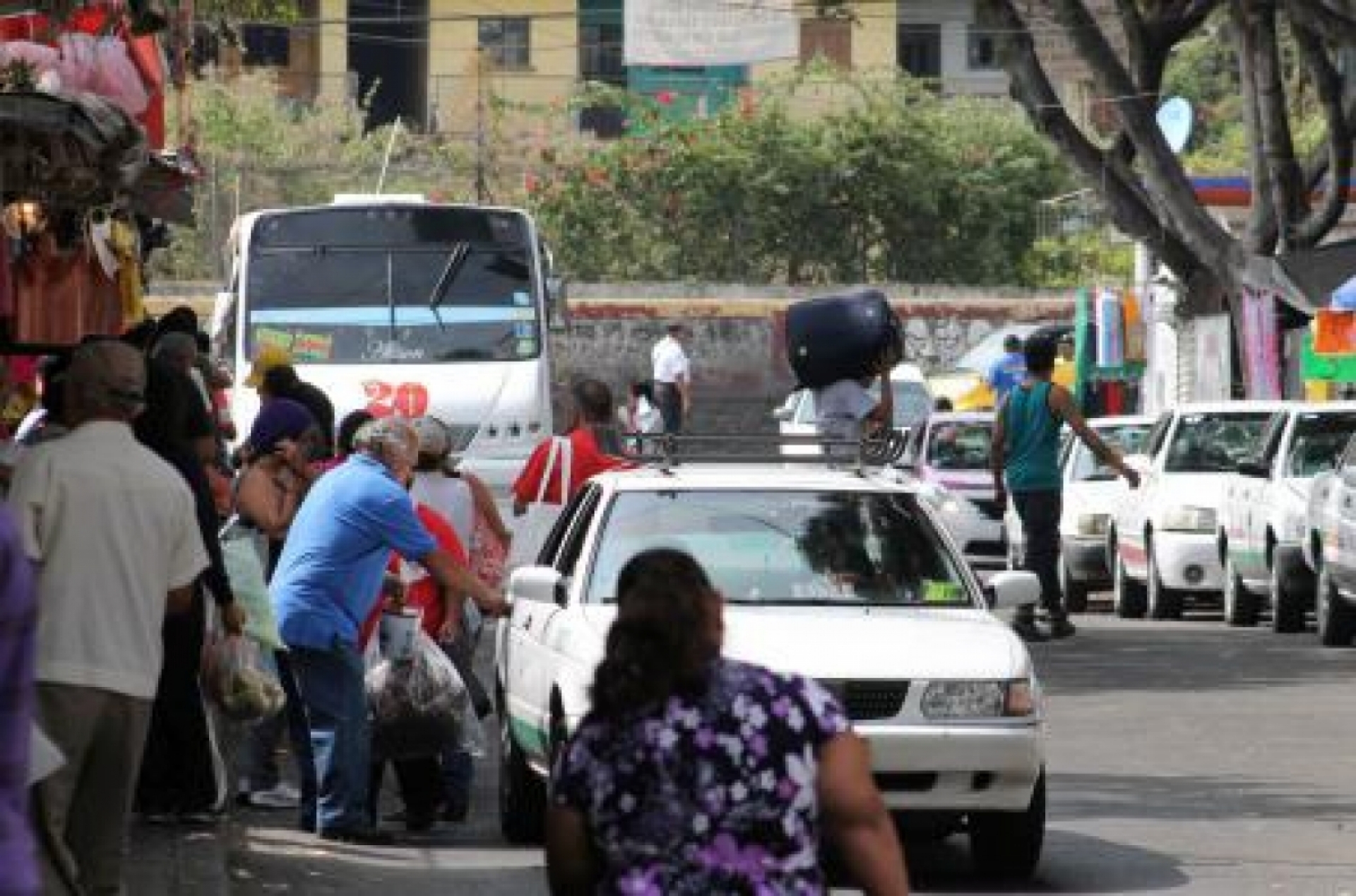 Piden estacionamiento gratuito en mercado ALM
