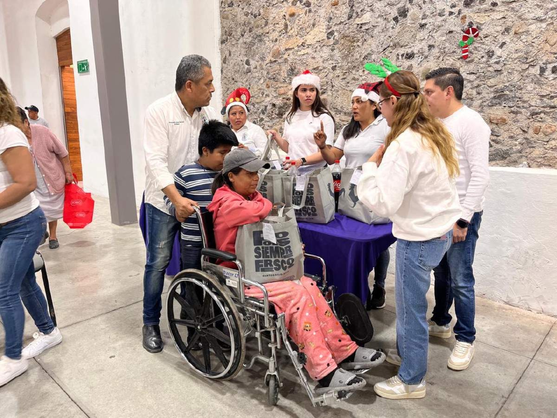 Entregan cenas navideñas a familias vulnerables de Jojutla