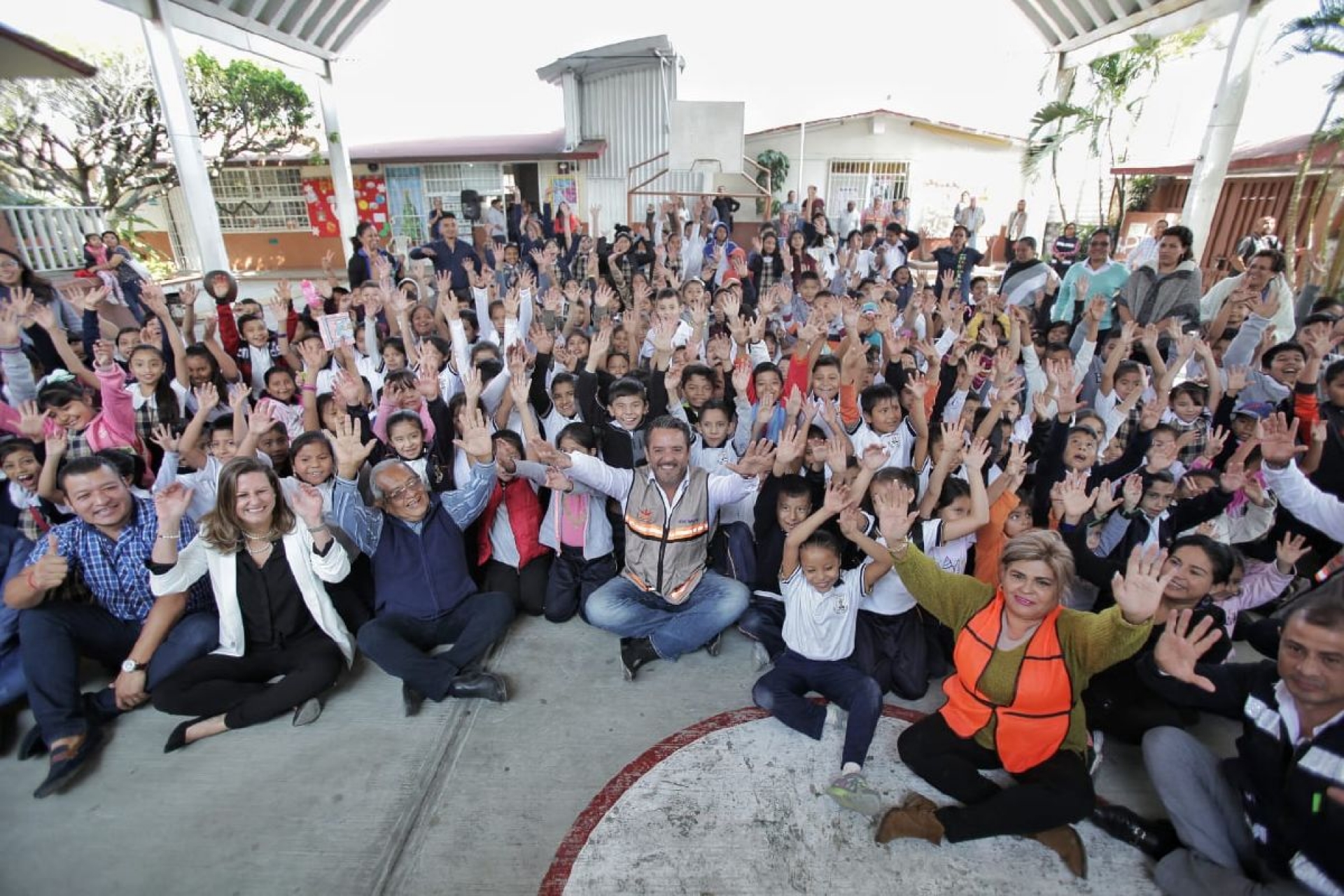 Escuelas dignas en Cuernavaca compromete Antonio Villalobos