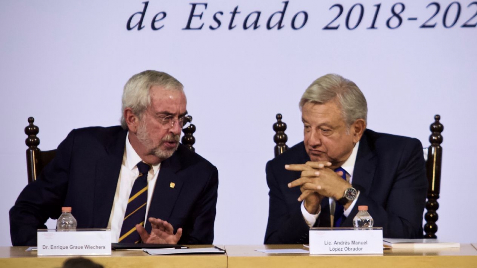 Piden científicos más recursos a AMLO; él les ofrece no hacer recortes