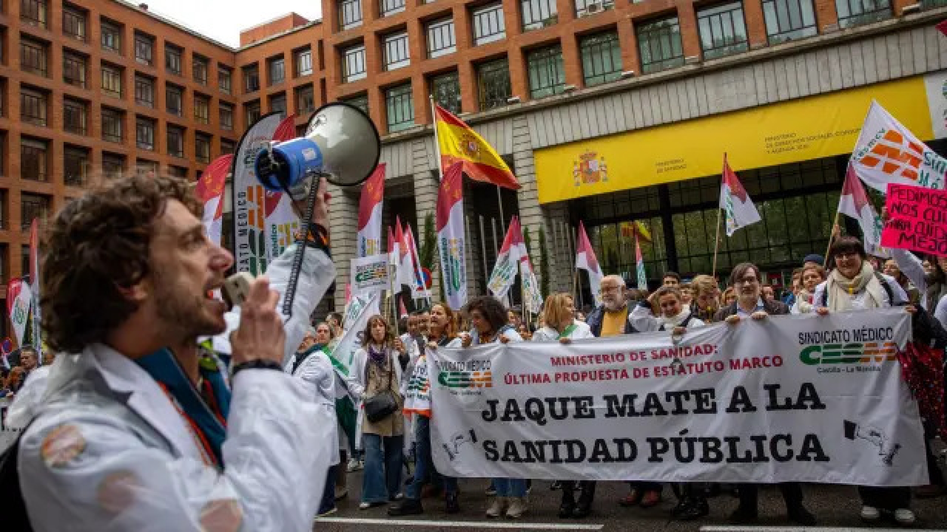 Médicos protestan en Madrid para exigir mejoras laborales