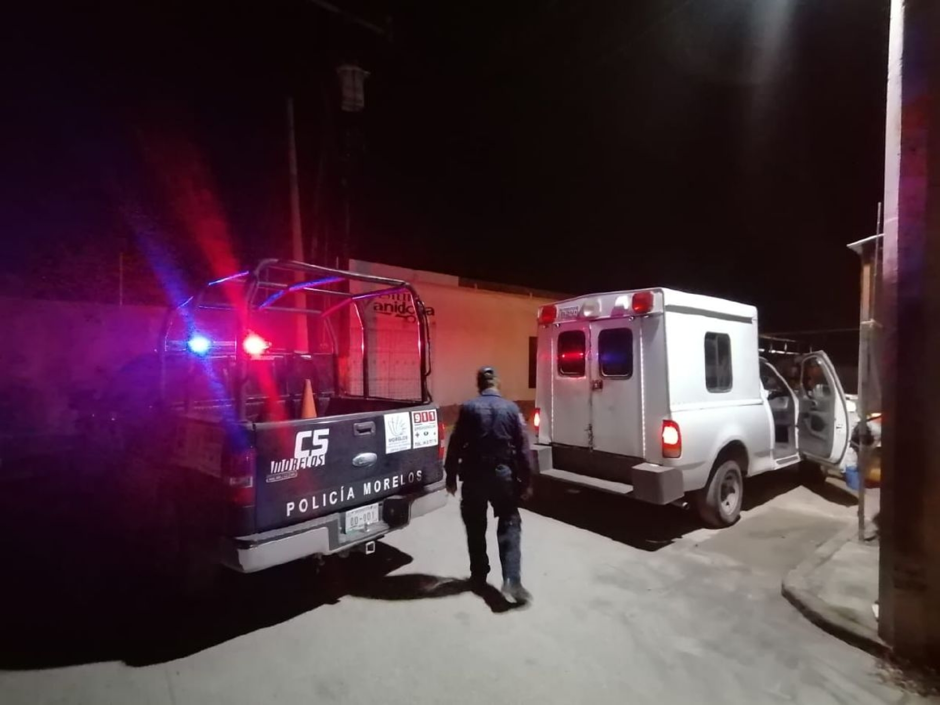 Catean tres casas en Tlaquiltenango