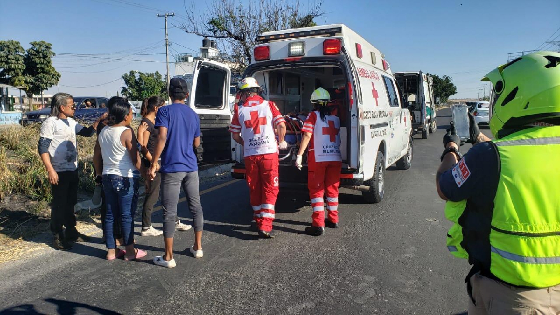 Dos lesionados tras accidente de motocicleta en el libramiento oriente, en Cuautla