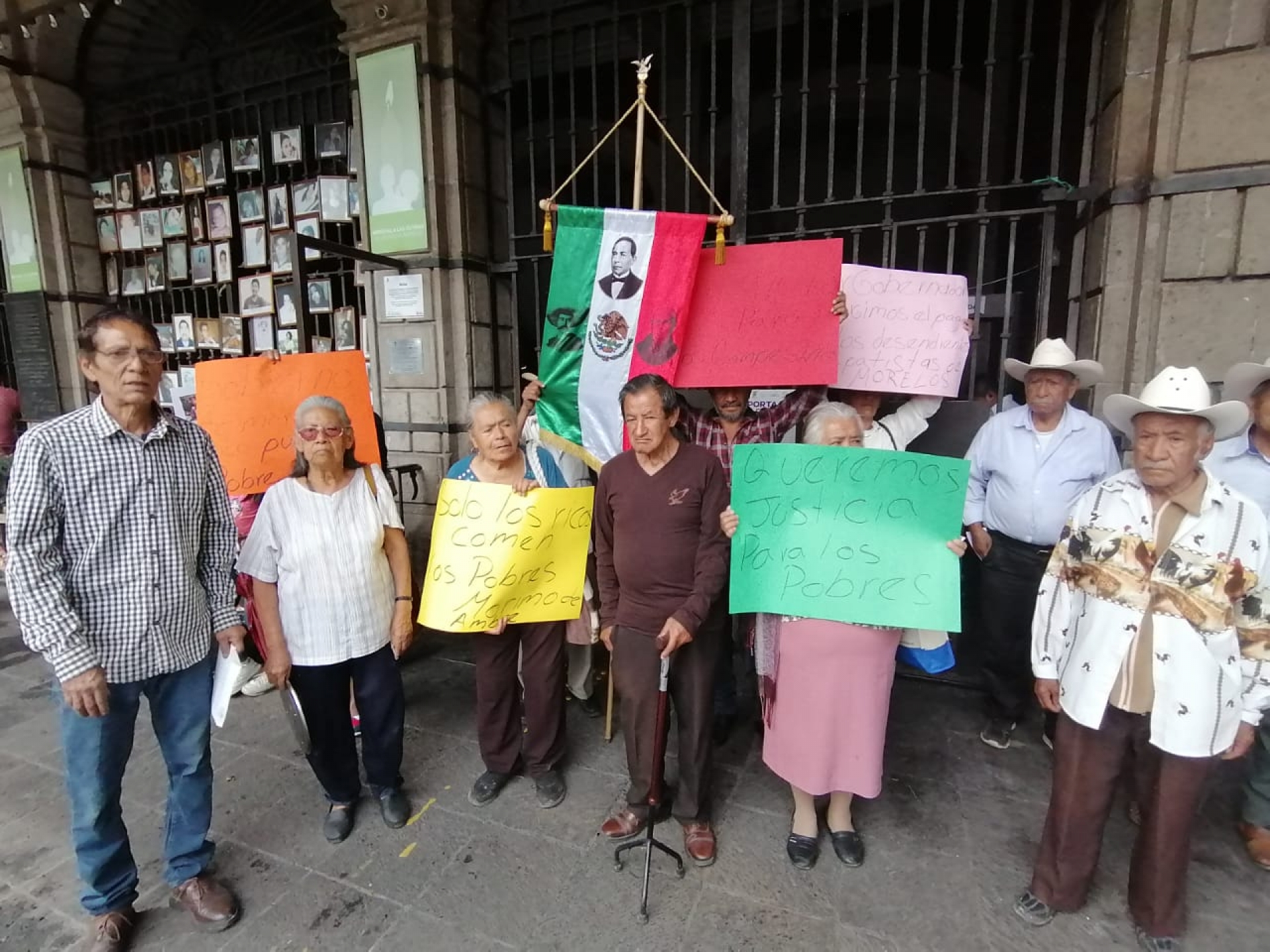 Se manifiestan descendientes de zapatistas en Cuernavaca; piden se cumpla decreto