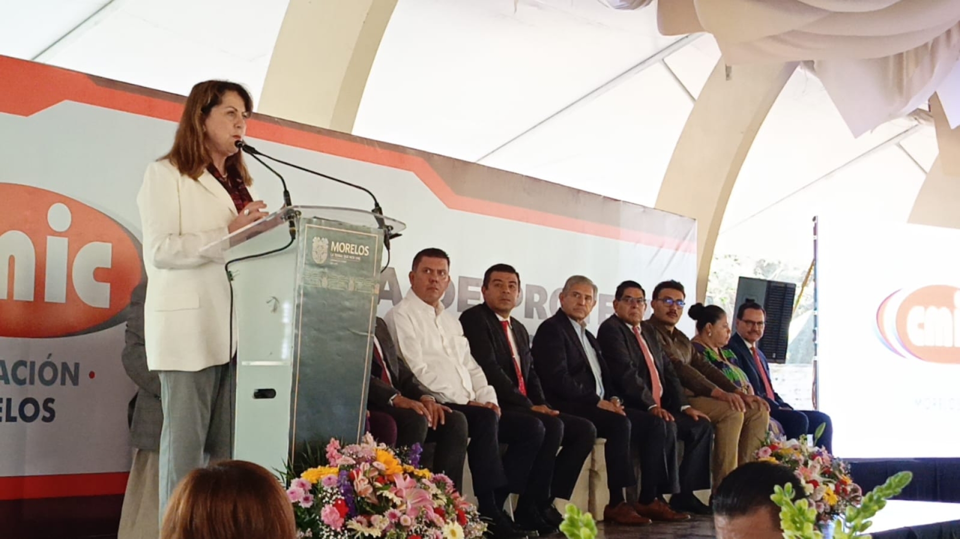 Acude gobernadora Margarita González Saravia como testigo de honor a toma de protesta de mesa directiva de CMIC Morelos