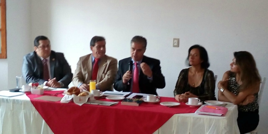 Exponen ante abogados temas sobre la reforma constitucional de DDHH