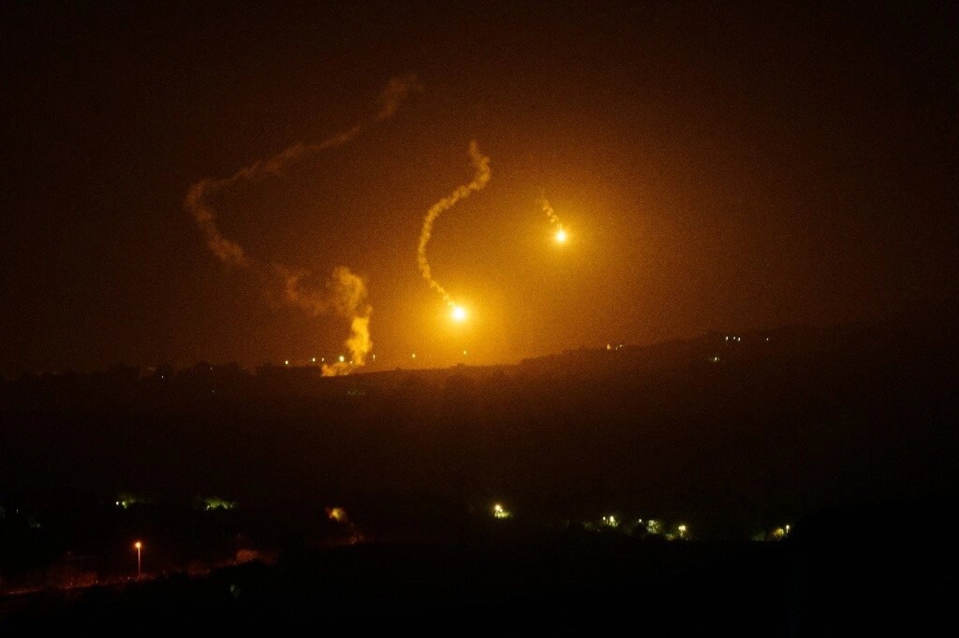 Israel intensifica su ofensiva con 12 ataques aéreos en Líbano