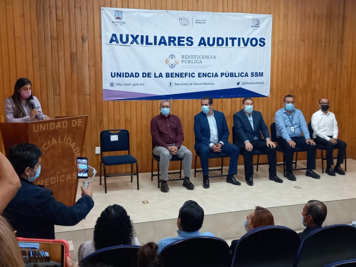 Entregan auxiliares auditivos por parte de la beneficencia pública SSM