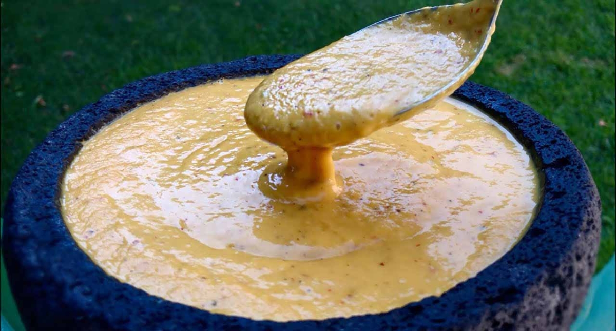 "Explosión de Sabores: Salsa Mango-Chile Manzano"