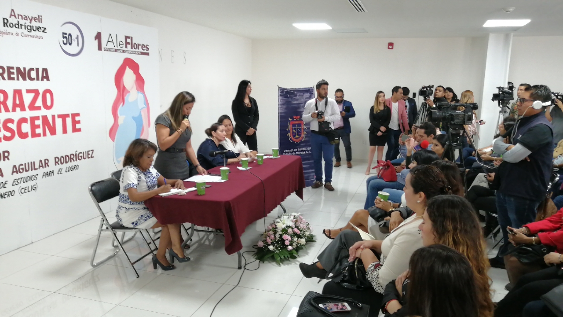 Imparten conferencia sobre embarazo adolescente