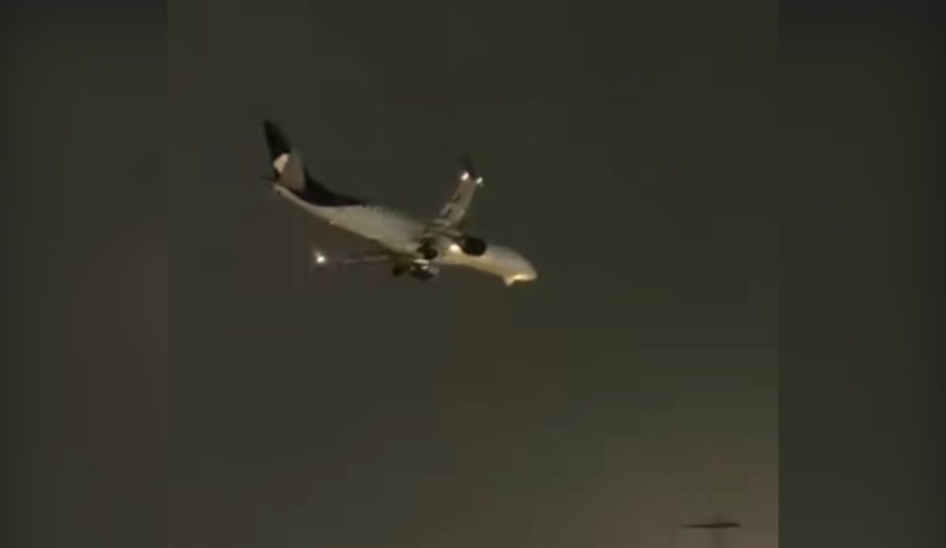 Padre presencia primer aterrizaje de su hija piloto y se vuelve viral