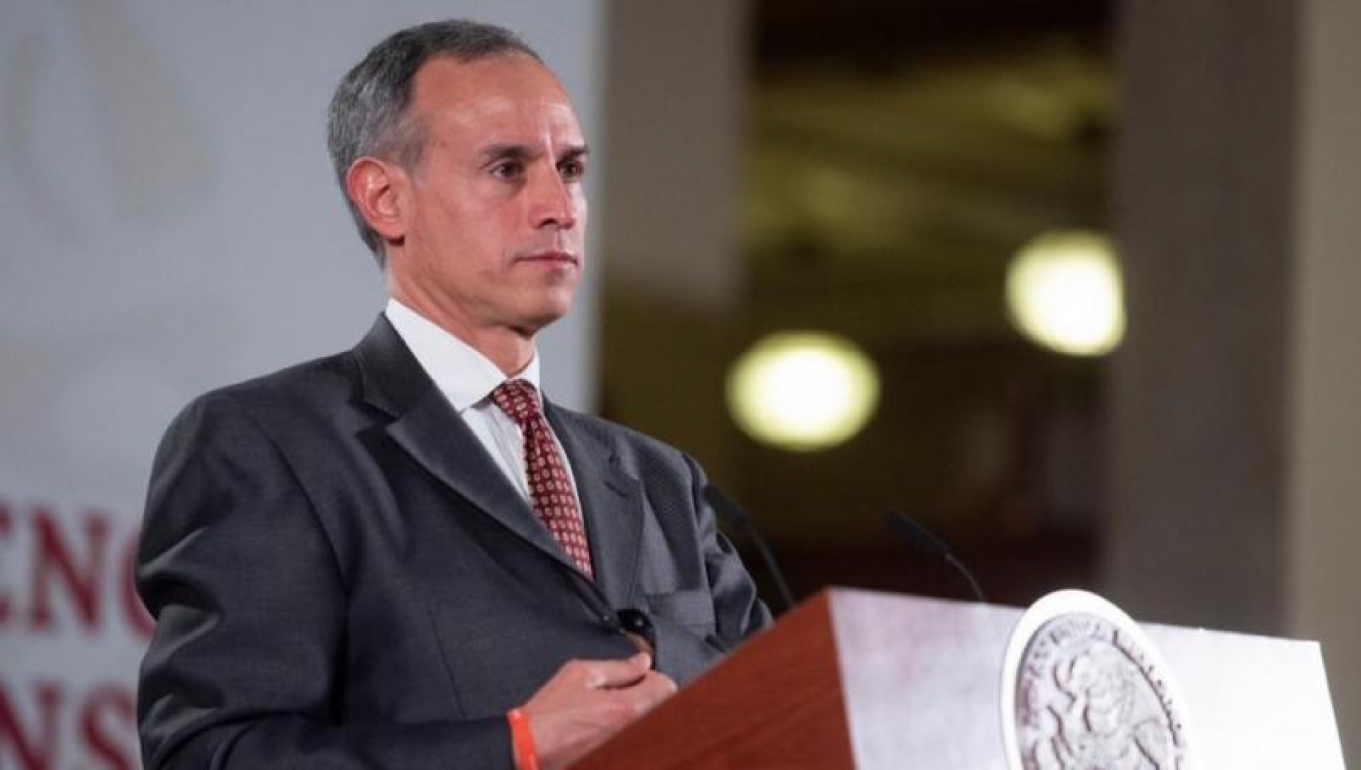 México no cerrará fronteras ni prohibirá llegada de vuelos por coronavirus: López-Gatell