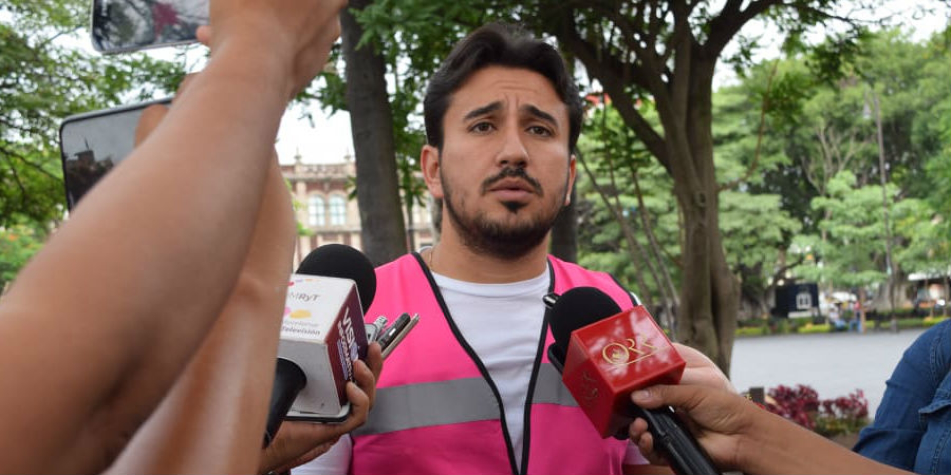 Refiere Altafi Valladares que le ha sido posible llevar una campaña cercana con la gente