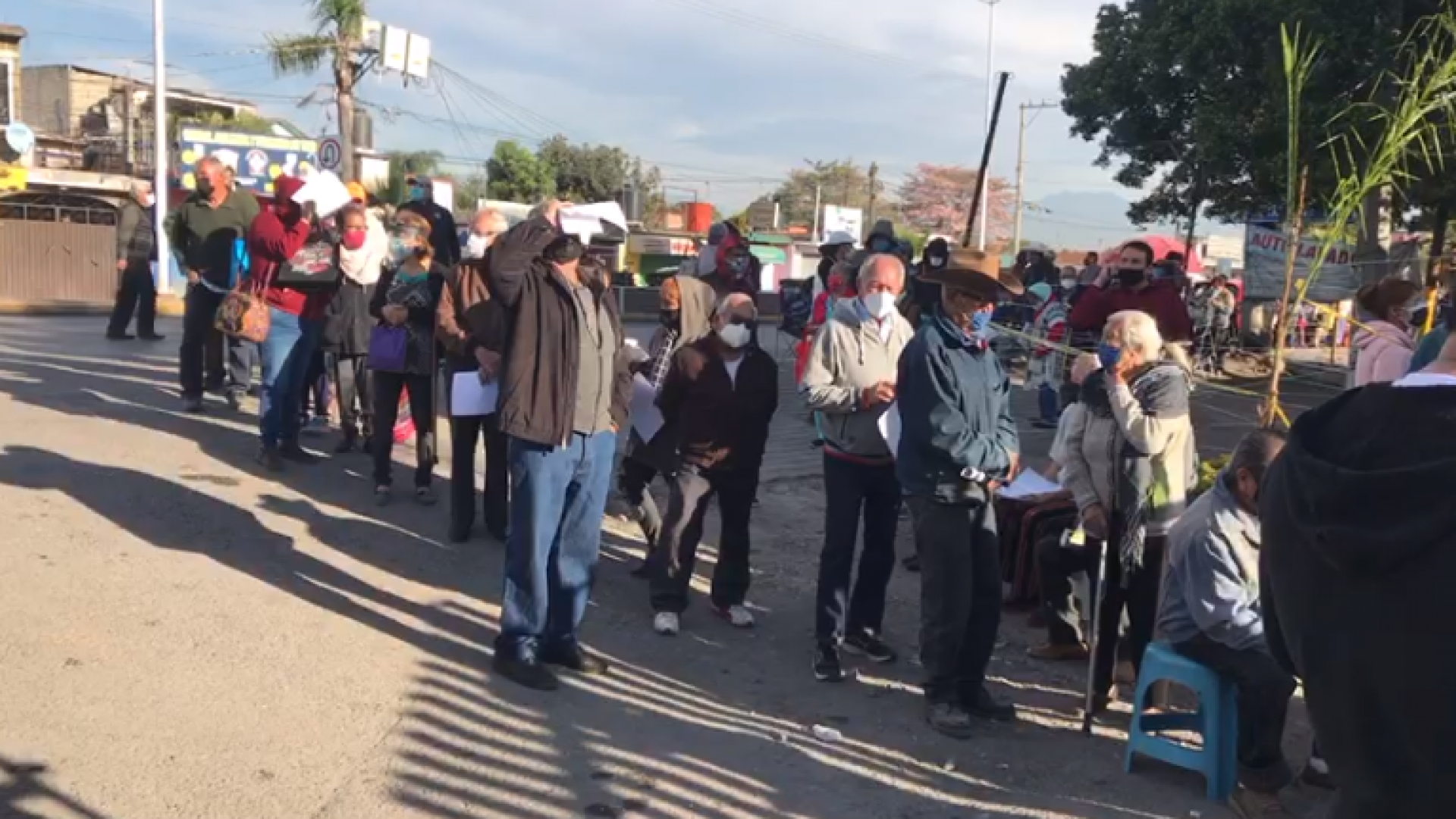 Tercer día de vacunación contra covid-19 en adultos mayores
