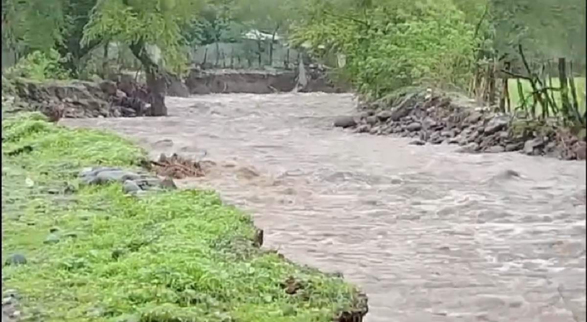 Mantienen monitoreo de nivel del río Tembembe en Miacatlán