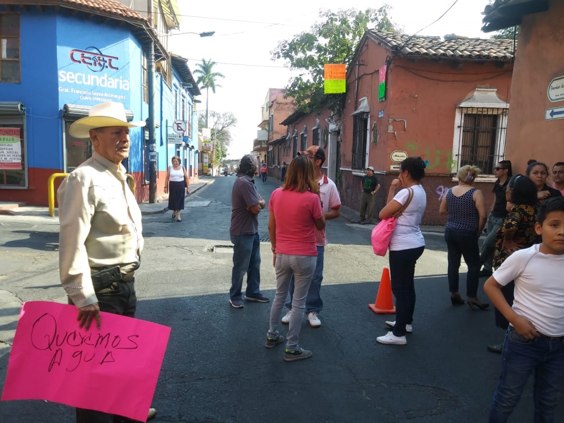 Vecinos del centro de Cuernavaca protestaron por falta de agua potable