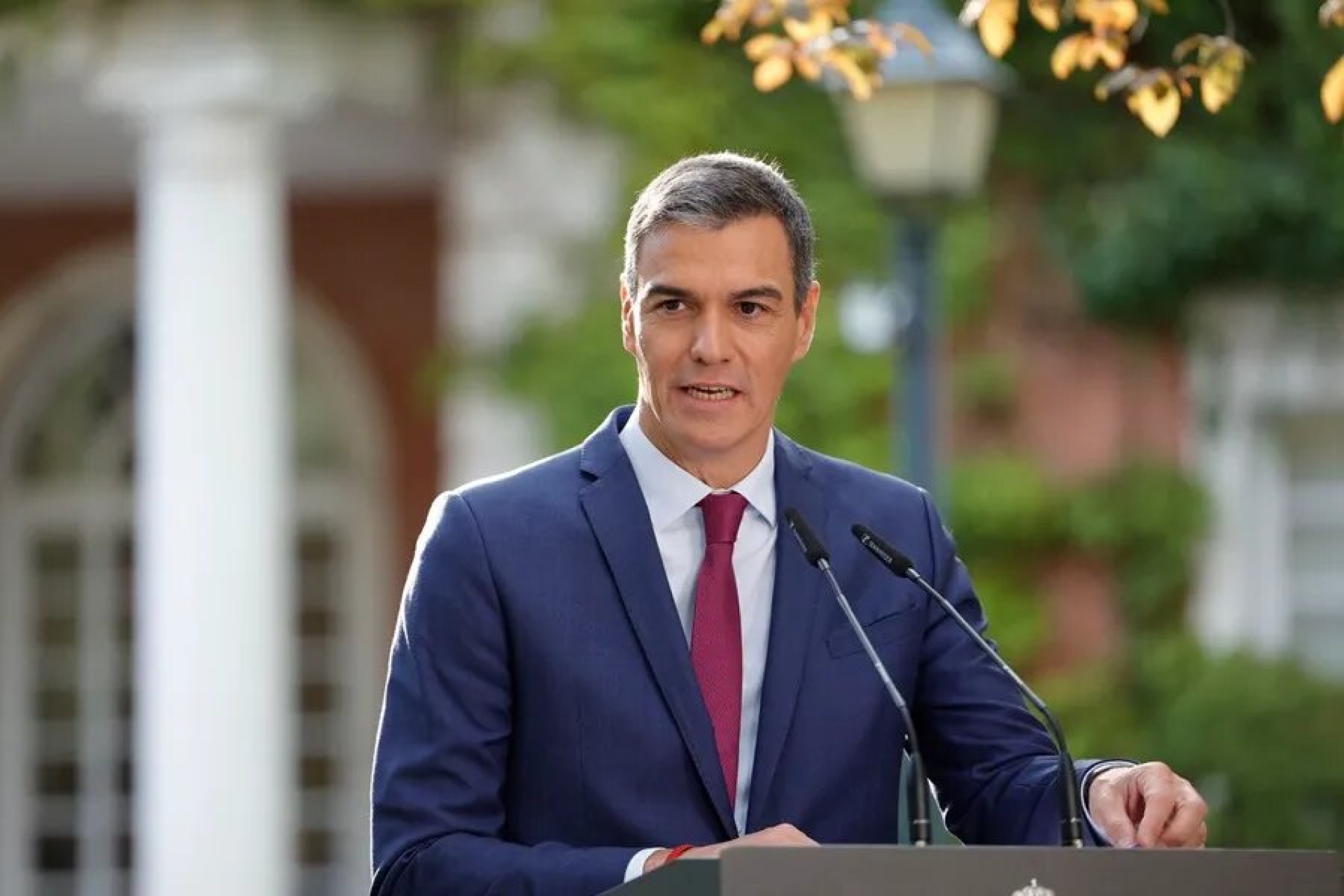 Presidente de España califica de 'inaceptable' la exclusión del rey en investidura de Sheinbaum