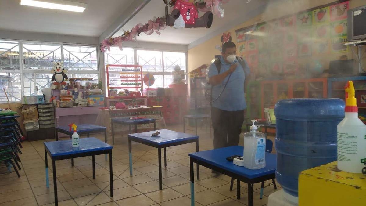 En marcha, operativos de desinfección en escuelas de Yecapixtla
