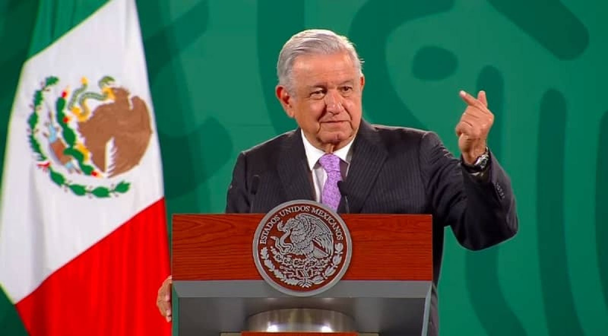 AMLO afirma que no se olvida del compromiso de descentralizar secretarías