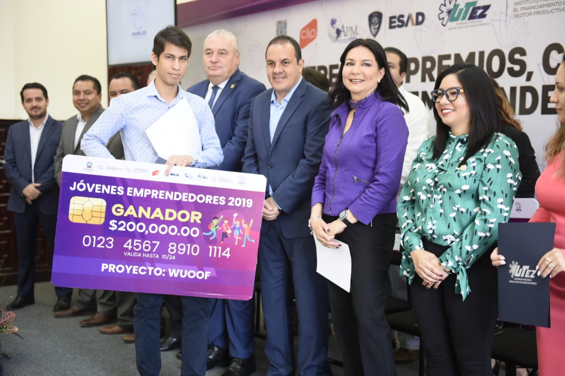 Entrega gobernador premios de la convocatoria 'Jóvenes Emprendedores 2019'