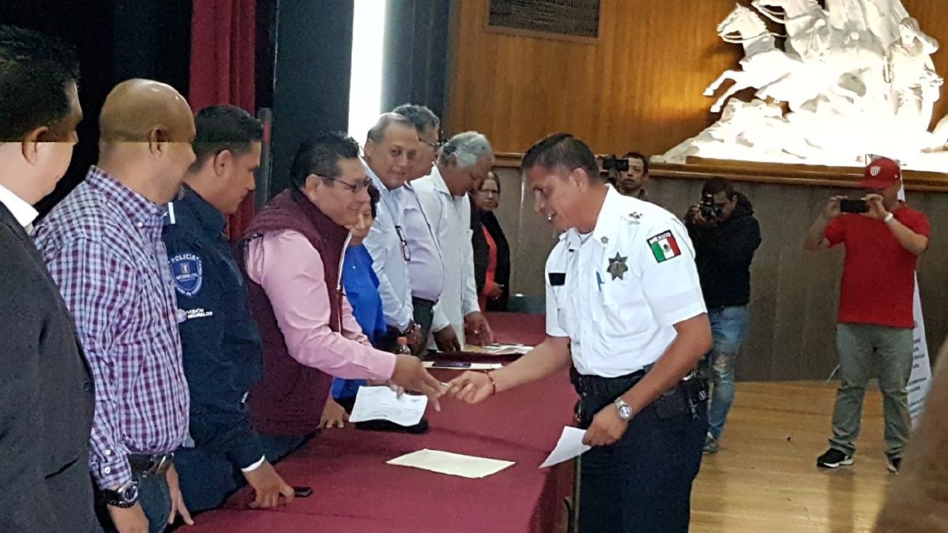 Entregan apoyos a policías de Cuautla para mejoramiento de vivienda