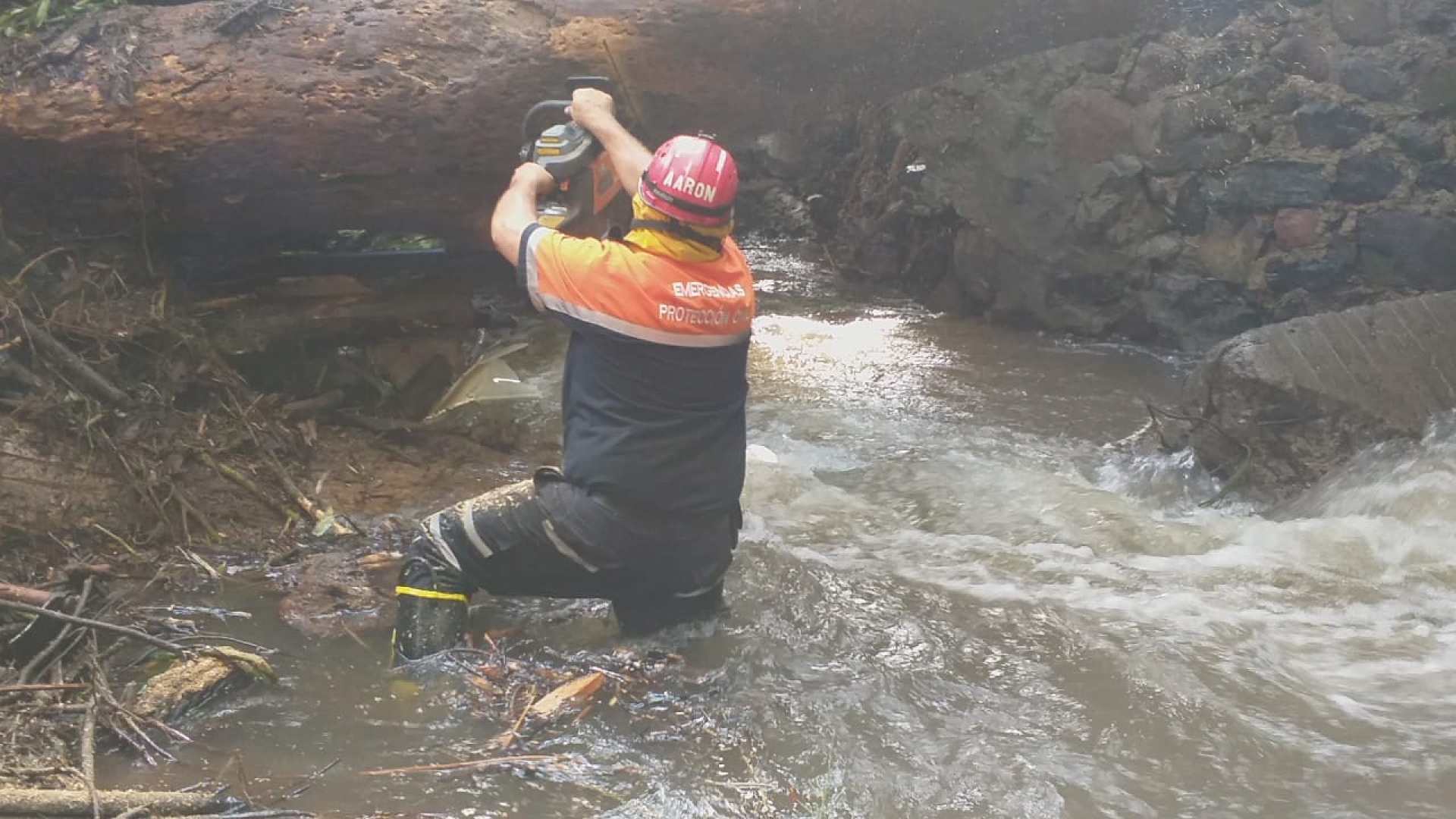 Realiza PC Cuernavaca trabajos de desazolve en la barranca Tetela