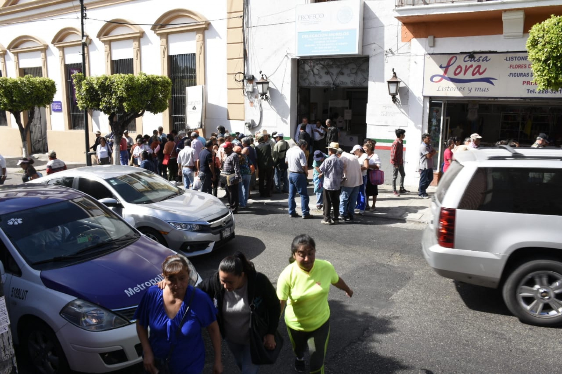 Protesta Asociación Cívica Morelense en Profeco
