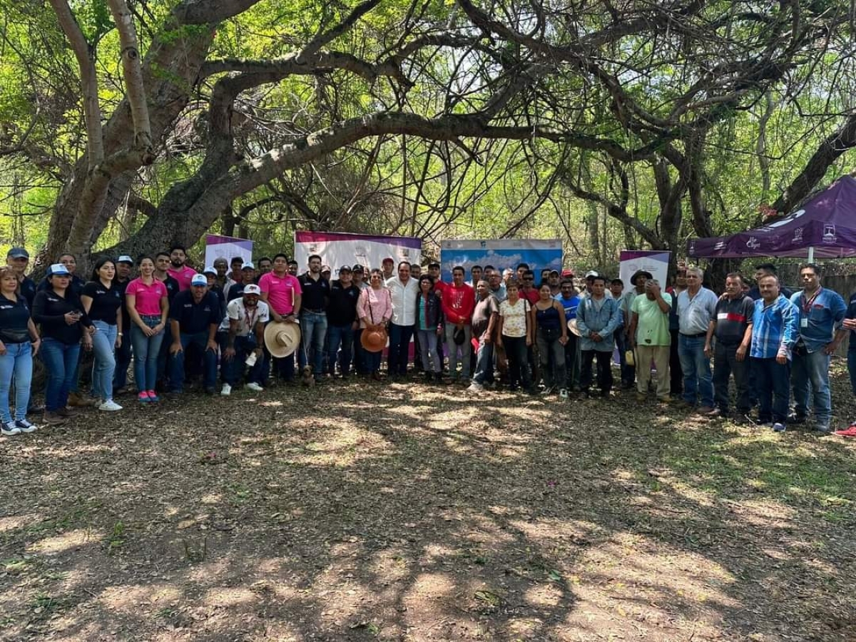 Limpian vecinos y Filateq el 'mar de Morelos'