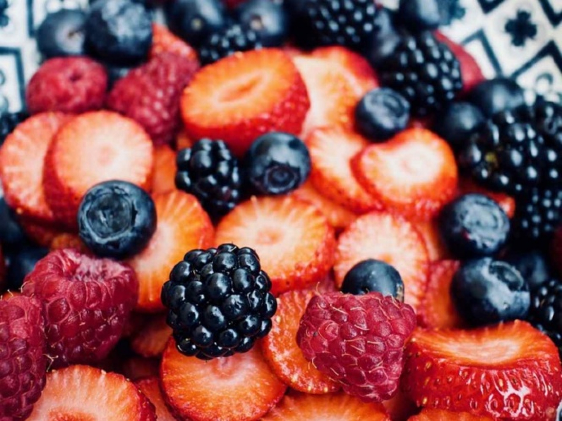 5 beneficios que obtienes al comer frutos rojos