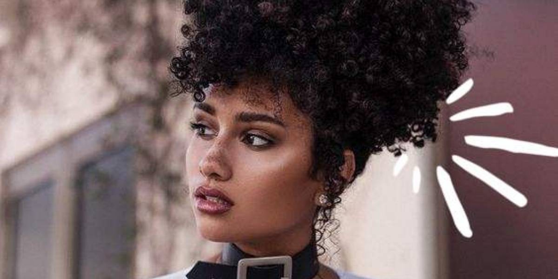 Peinados fáciles para cabello rizado que puedes hacer en 5 minutos
