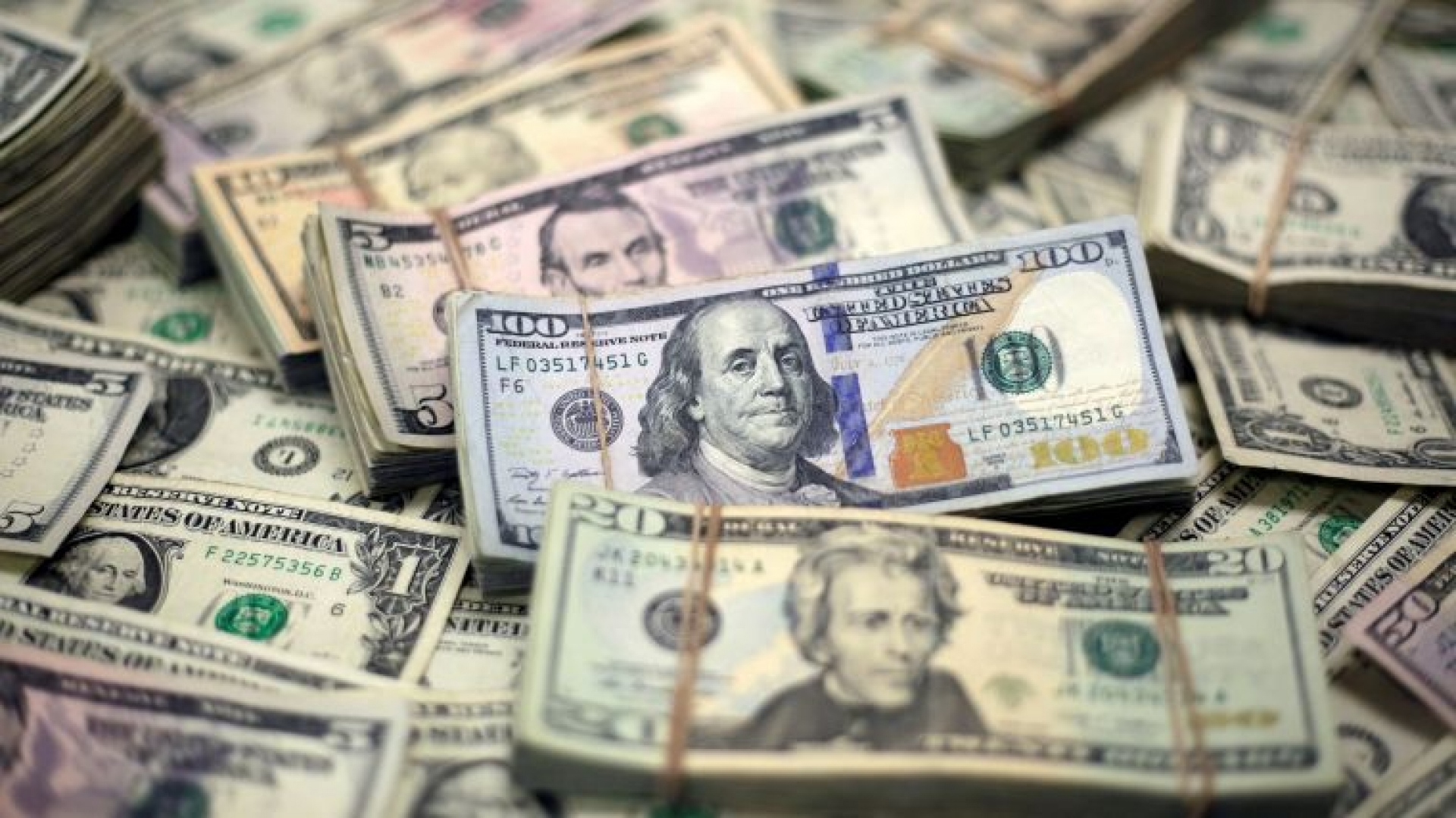El dólar inicia el 2019 por debajo de los 20 pesos en bancos
