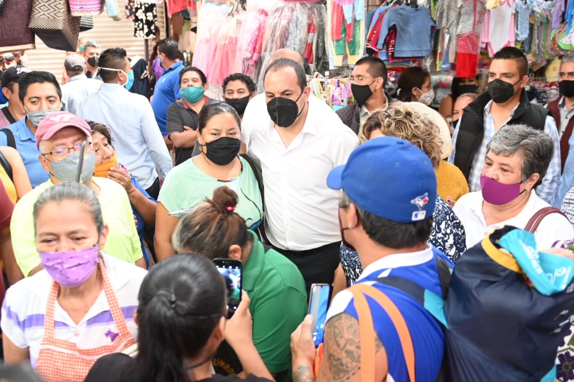 Efectúa gobernador recorrido en el mercado municipal de Yautepec