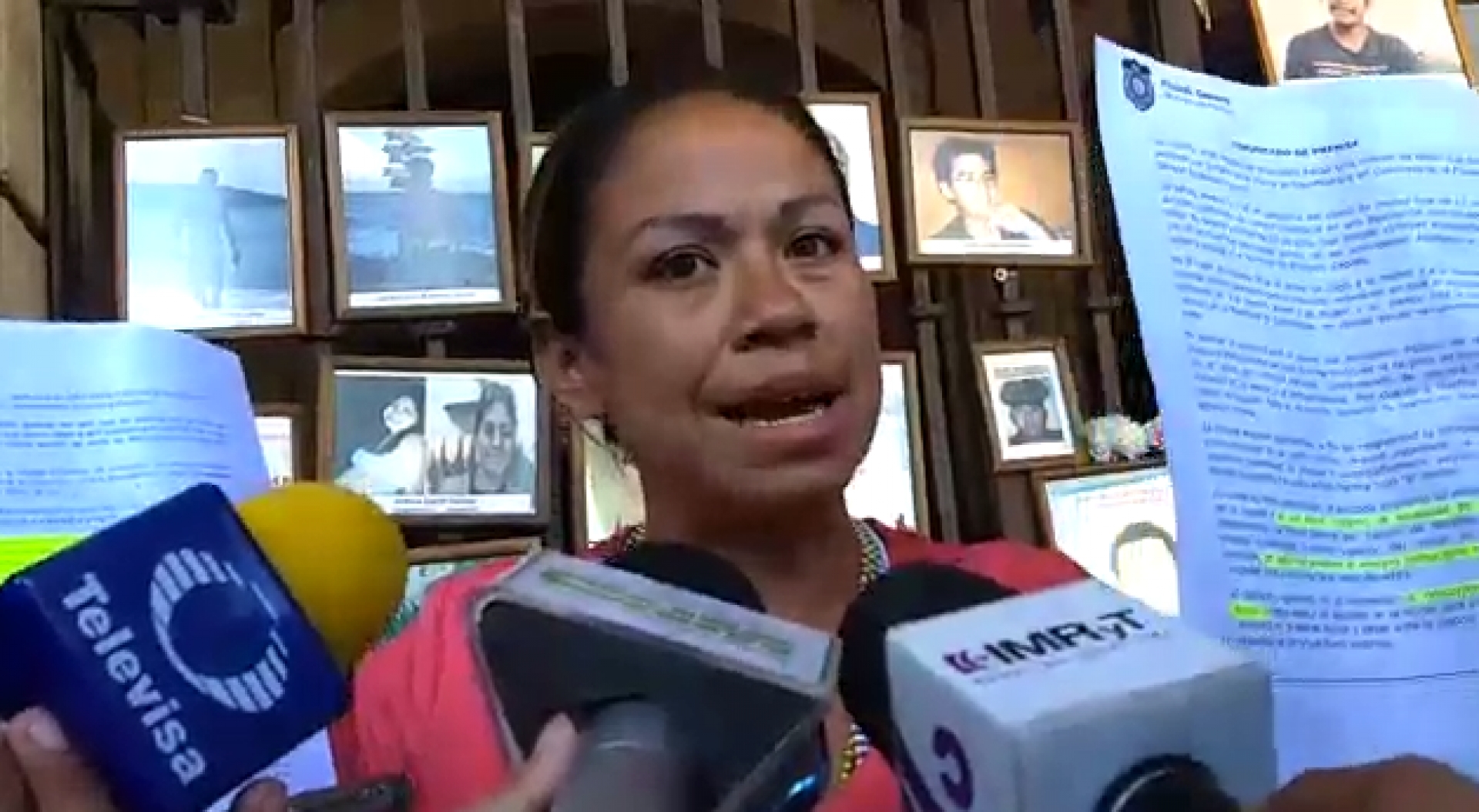 Se instala madre en plantón indefinido; exige que le regresen a su hija
