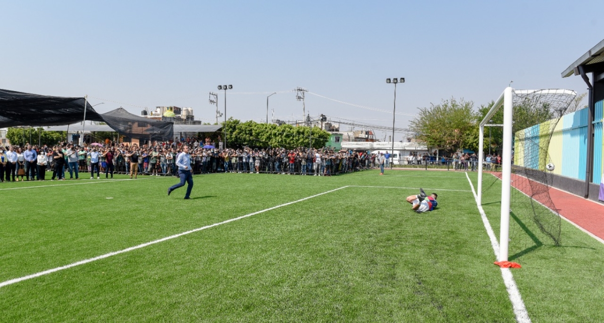 Inaugura Cuauhtémoc Blanco remodelación de unidad deportiva 'La Lagunilla'